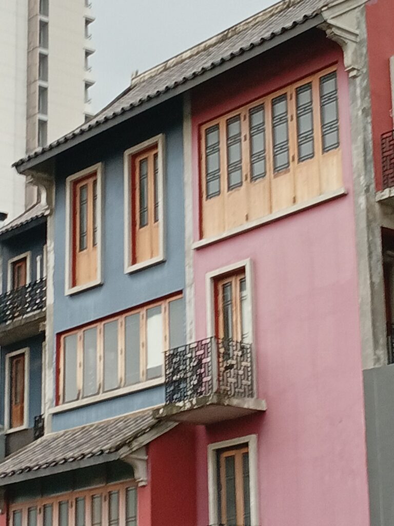 ภาพซูมอาคารถ่ายด้วย Samsung A07